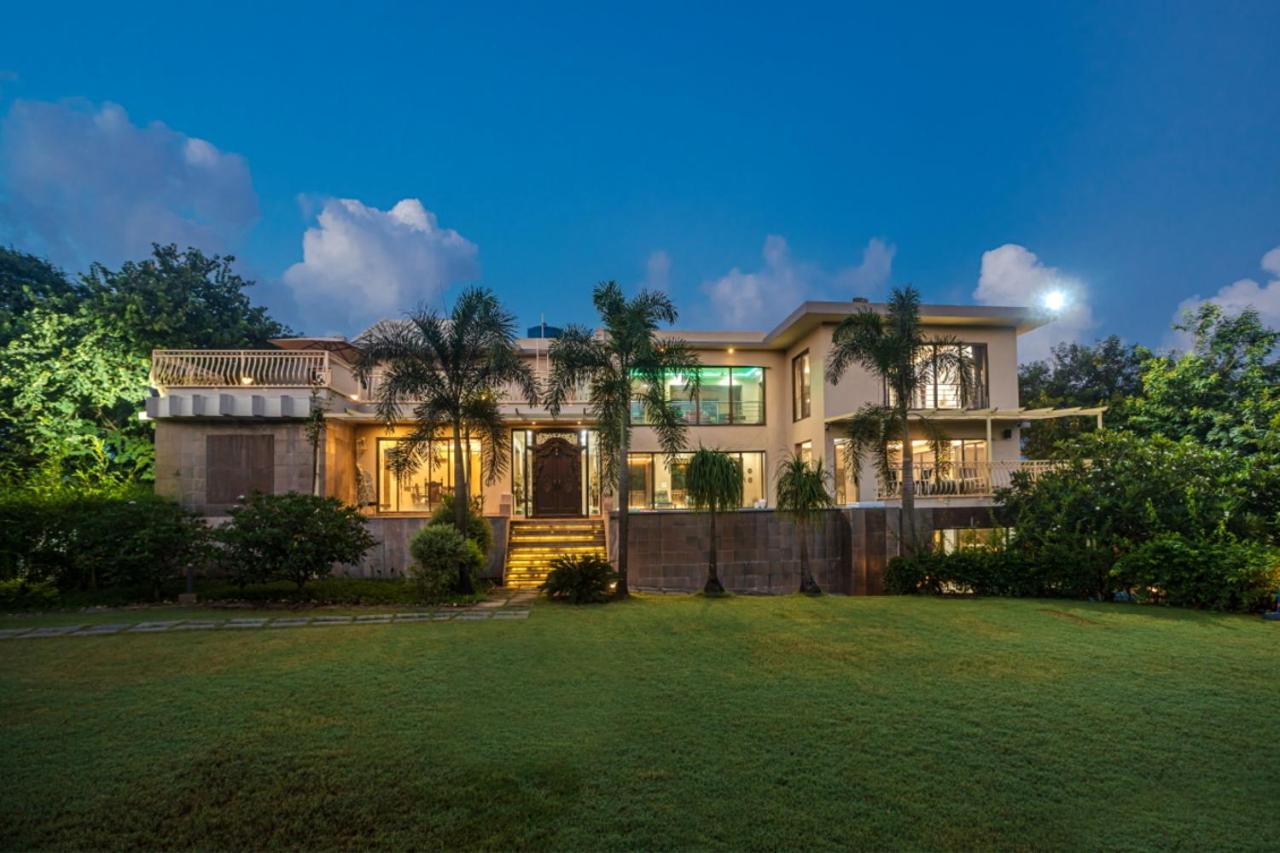 Saffronstays Aura, Alibaug - Luxury Pool Villa With A Game Room And Spacious Lawn Alībāg Dış mekan fotoğraf