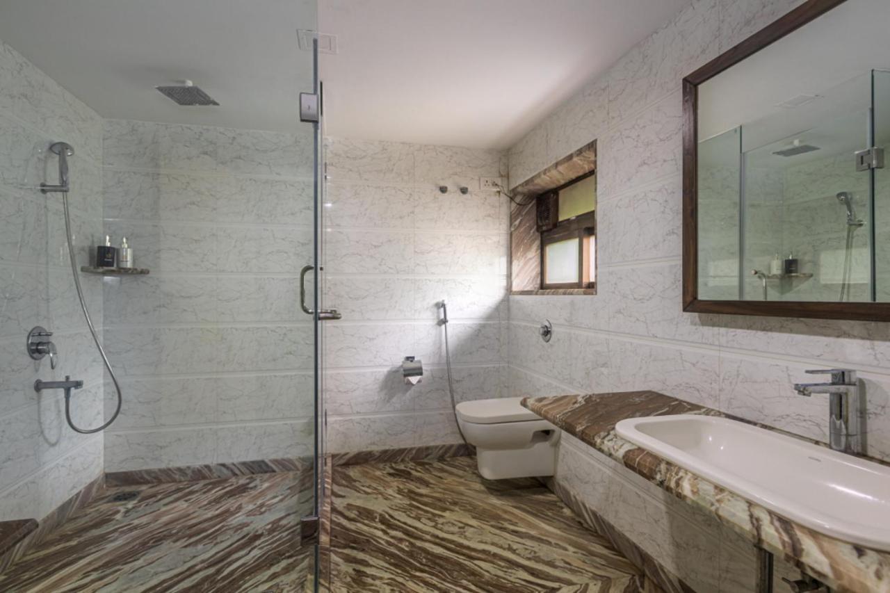 Saffronstays Aura, Alibaug - Luxury Pool Villa With A Game Room And Spacious Lawn Alībāg Dış mekan fotoğraf