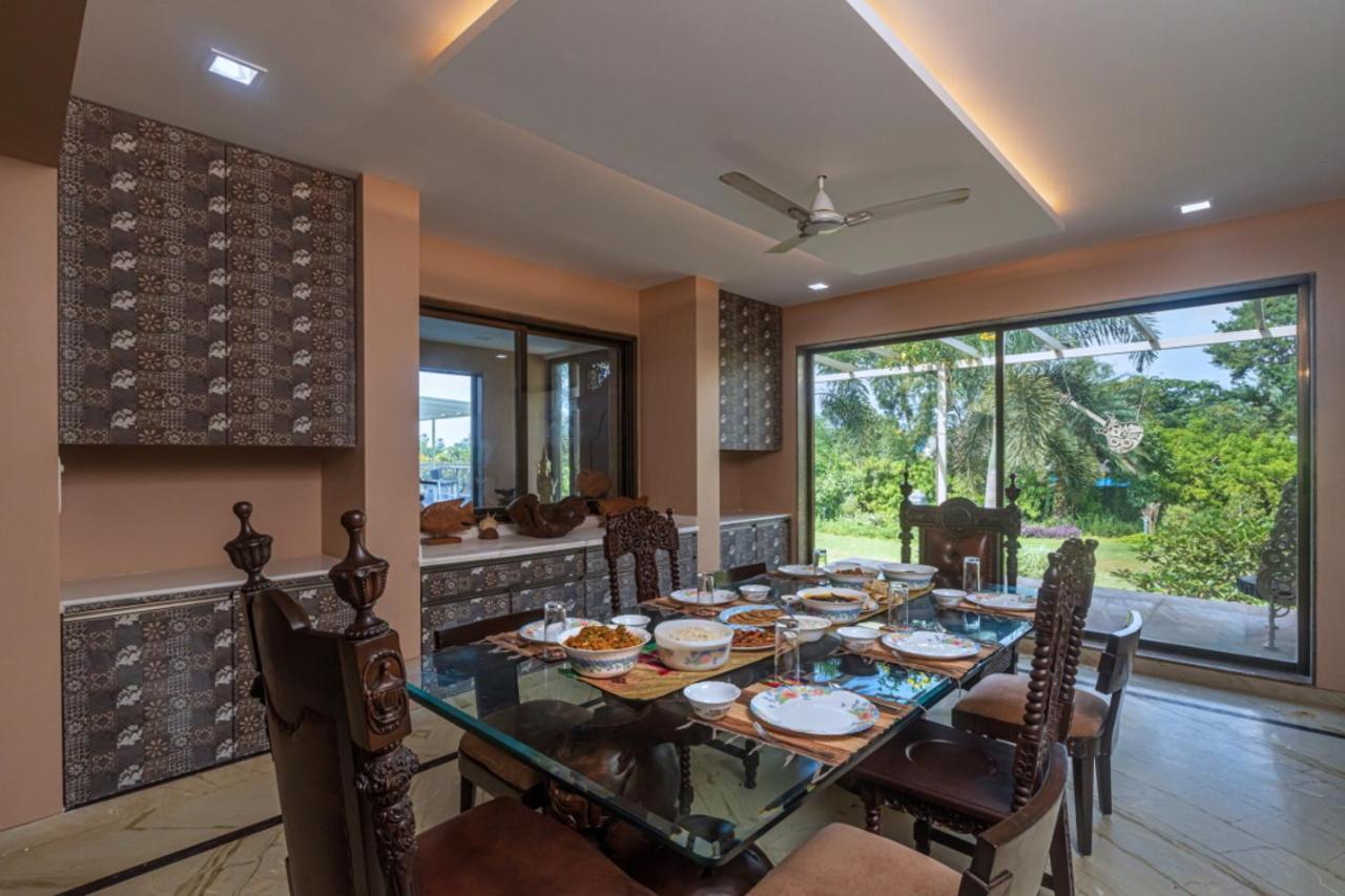 Saffronstays Aura, Alibaug - Luxury Pool Villa With A Game Room And Spacious Lawn Alībāg Dış mekan fotoğraf
