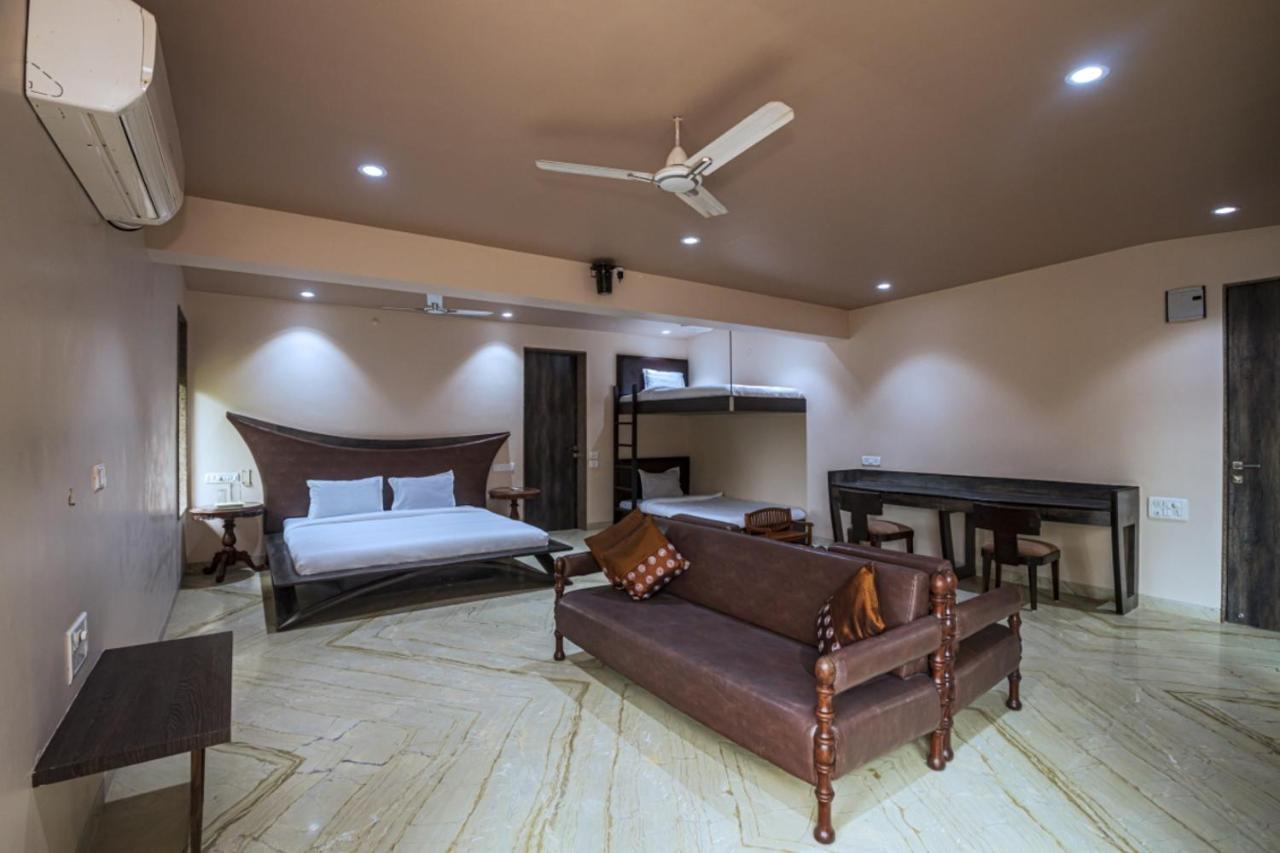 Saffronstays Aura, Alibaug - Luxury Pool Villa With A Game Room And Spacious Lawn Alībāg Dış mekan fotoğraf